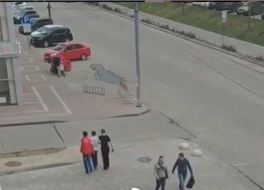 В Рязани погоня сотрудников магазина за молодым человеком попала на видео